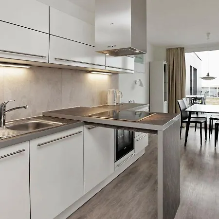 4 Person In Appartement